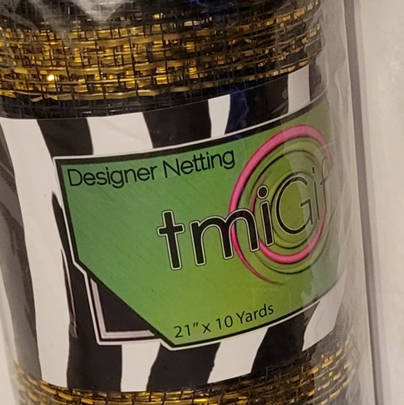 Decorative Trim Netting Black & Gold 21" x 10 Yards - Picture 4 of 7